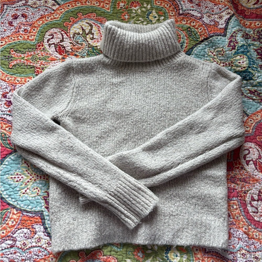 Brandy Melville Light Gray Turtleneck Sweater